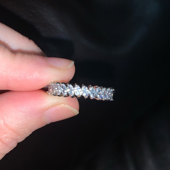 BRAND NEW GENIUNE WHITE SAPPHIRE STERLING SILVER BAND SIZE 8 ONLY - Picture 3 of 7